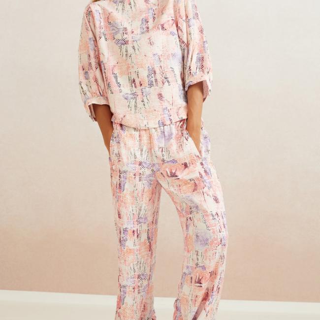 Pantalon large en satin avec poches et imprimé coloré