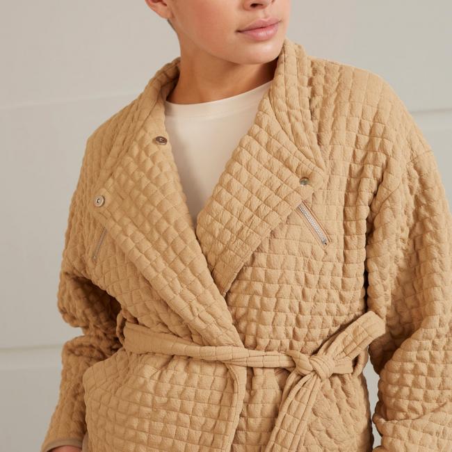 Veste matelassée manches longues ceinturée, boutons pression