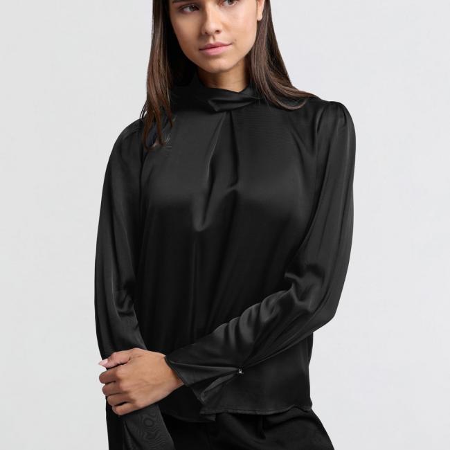 Blouse plissée avec col drapé